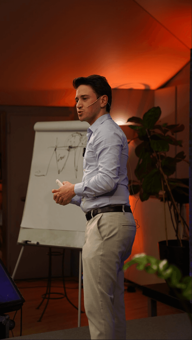 Ivan Centurion — especialista en automatización IA y sistemas de negocio